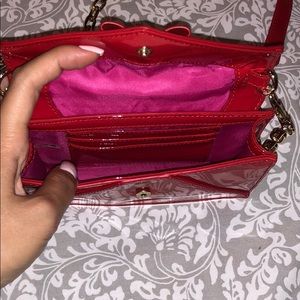 RED TORY BURCH PATENT LEATHER CROSS BODY BAG